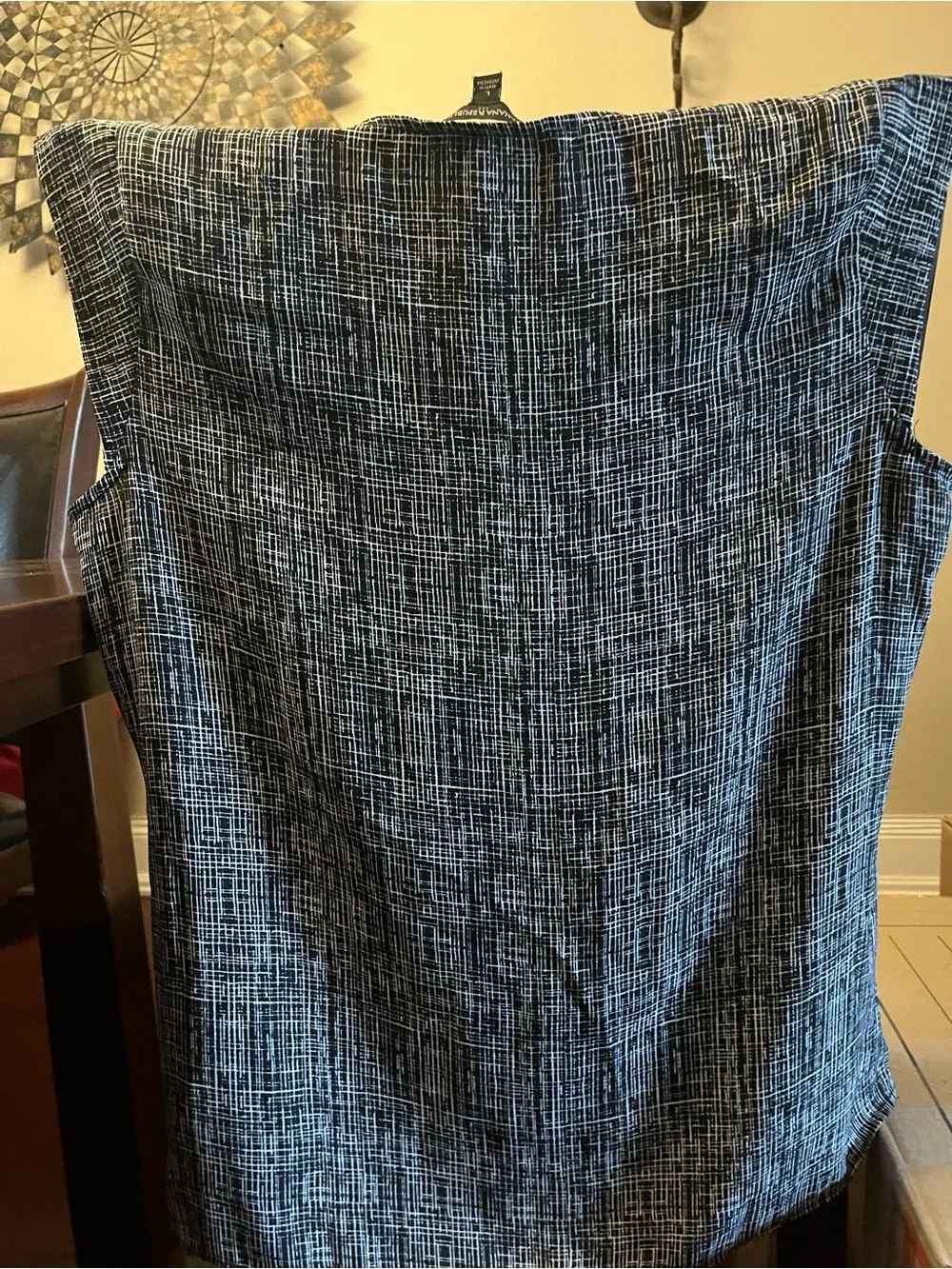 Banana Republic Black and White Crosshatch Sleeveless Top - Picture 2 of 3